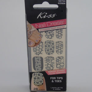 Kiss Nail Strips Black White Flowers 28pc Manicure